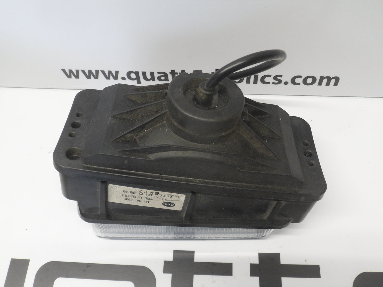 Fog Light 443941699E NOS