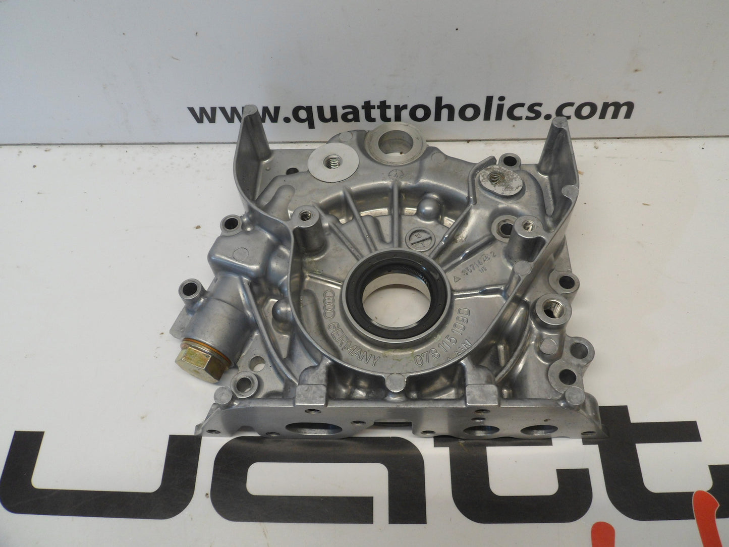 Oil Pump/Cover 078115130E NOS