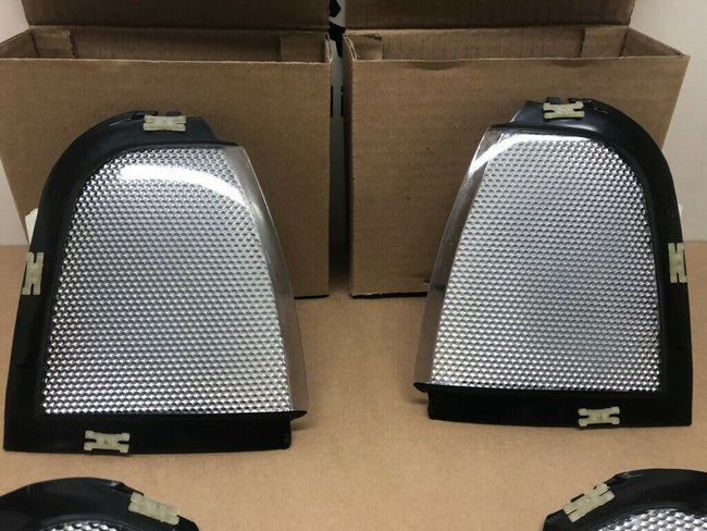 Front Corner Reflectors Left and Right 447941625/447941626